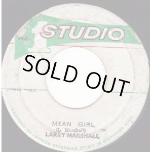 画像: LARRY MARSHALL / MEAN GIRL