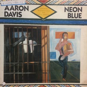 画像: AARON DAVIS / NEON BLUE